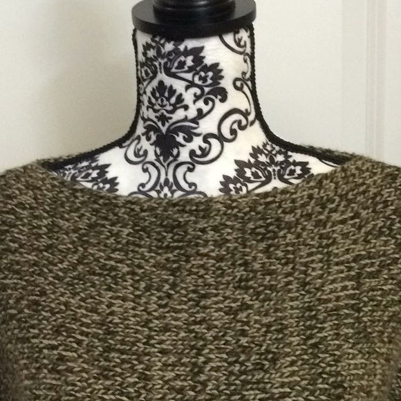 Woman’s boatneck long sleeve sweater - Picture 2 of 7